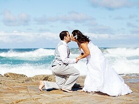 Tradizionelle Hochzeit am Strand auf Hawaii